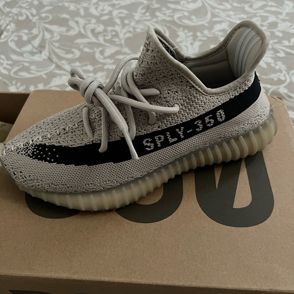 Yeezy boost sneakers - Picture 3 of 8